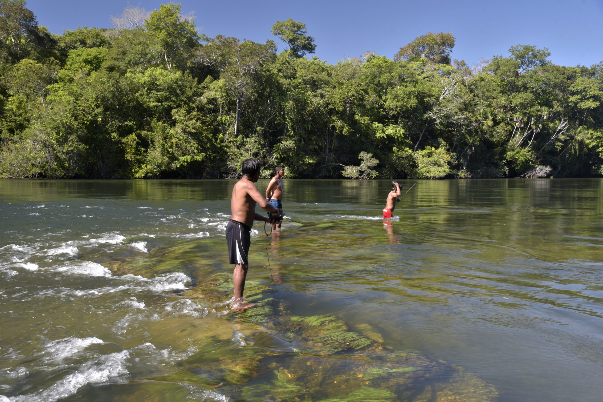 Os impactos socioambientais e a insustentabilidade energética das Pequenas Centrais Hidrelétricas na Amazônia 3 Conservando la Cuenca Amazónica Aguas Amazonicas