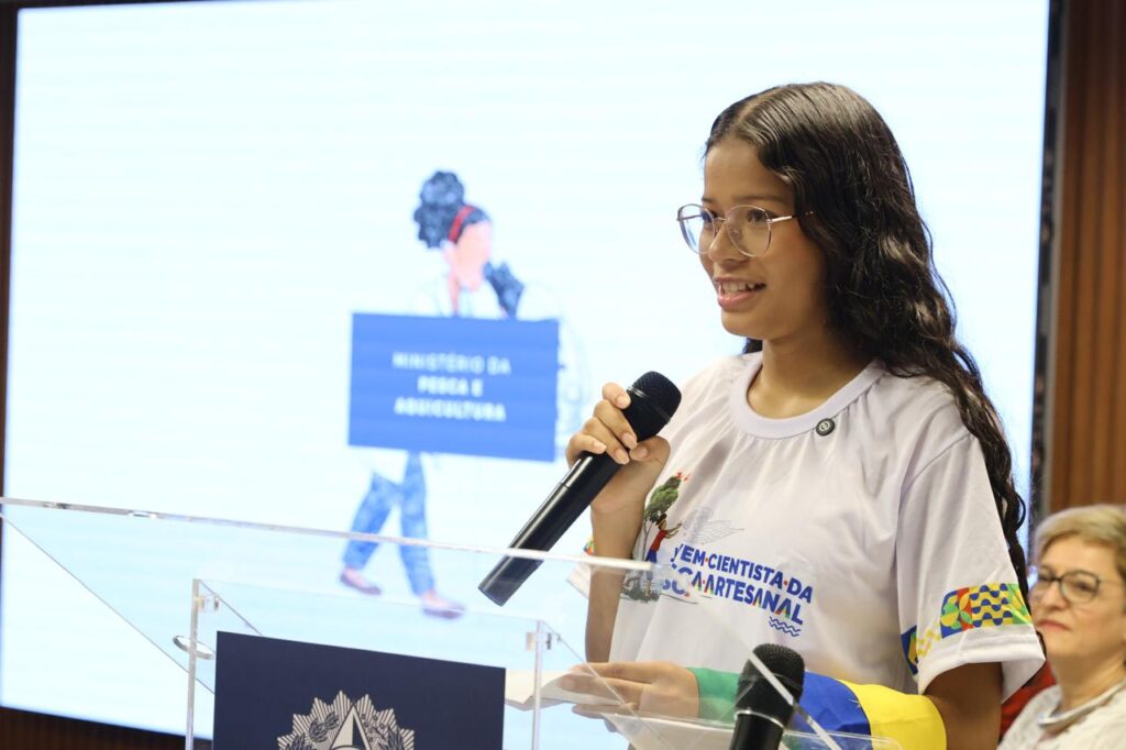 Joven científica ciudadana del Bajo Madeira representa a Rondônia en evento nacional de pesca artesanal 1 Conservando la Cuenca Amazónica Aguas Amazonicas