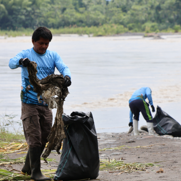 HOME-ESPAÑOL 1 Conservando la Cuenca Amazónica Aguas Amazonicas